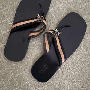 Gucci Black Leather Thong Sandals with Beige Web Stripe